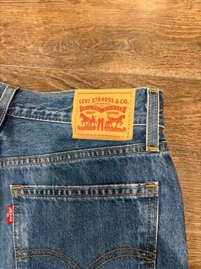 Levi’s women’s ripped straight jeans